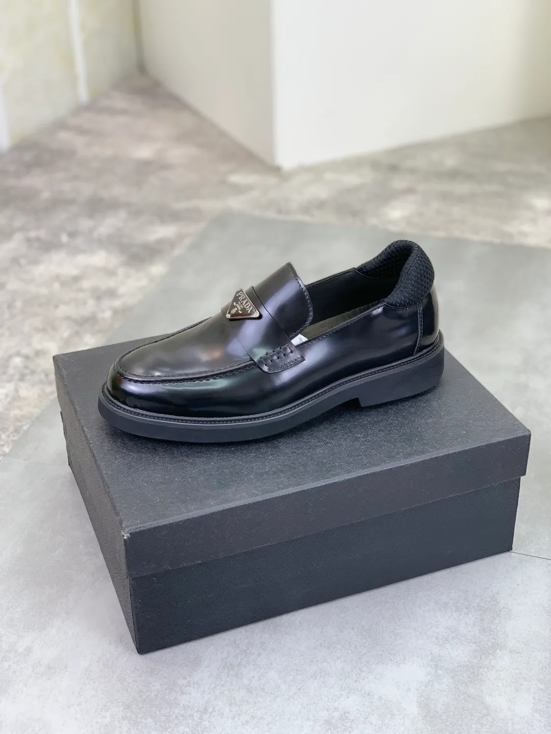 Men's shoes 💰P480 new style 💰 💎💎💎 water-dyed cow lining original order quality PRADA —🆘.Prada original purchase agent, high-end business leather shoes, fabric: imported from Italy cowhide material ➕ water-dyed cow lining/cowhide lining ➕ special original outsole, fine workmanship, real thing ^_^ Photographed 🎬size: 39-44